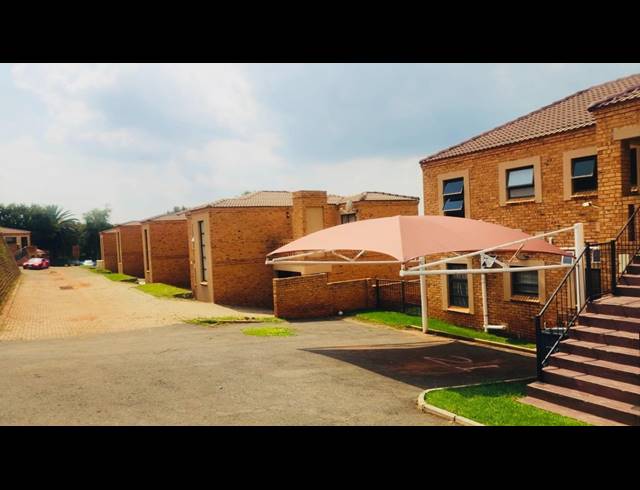 2 BEDROOM TOWNHOUSE FOR SALE IN KIBLER PARK